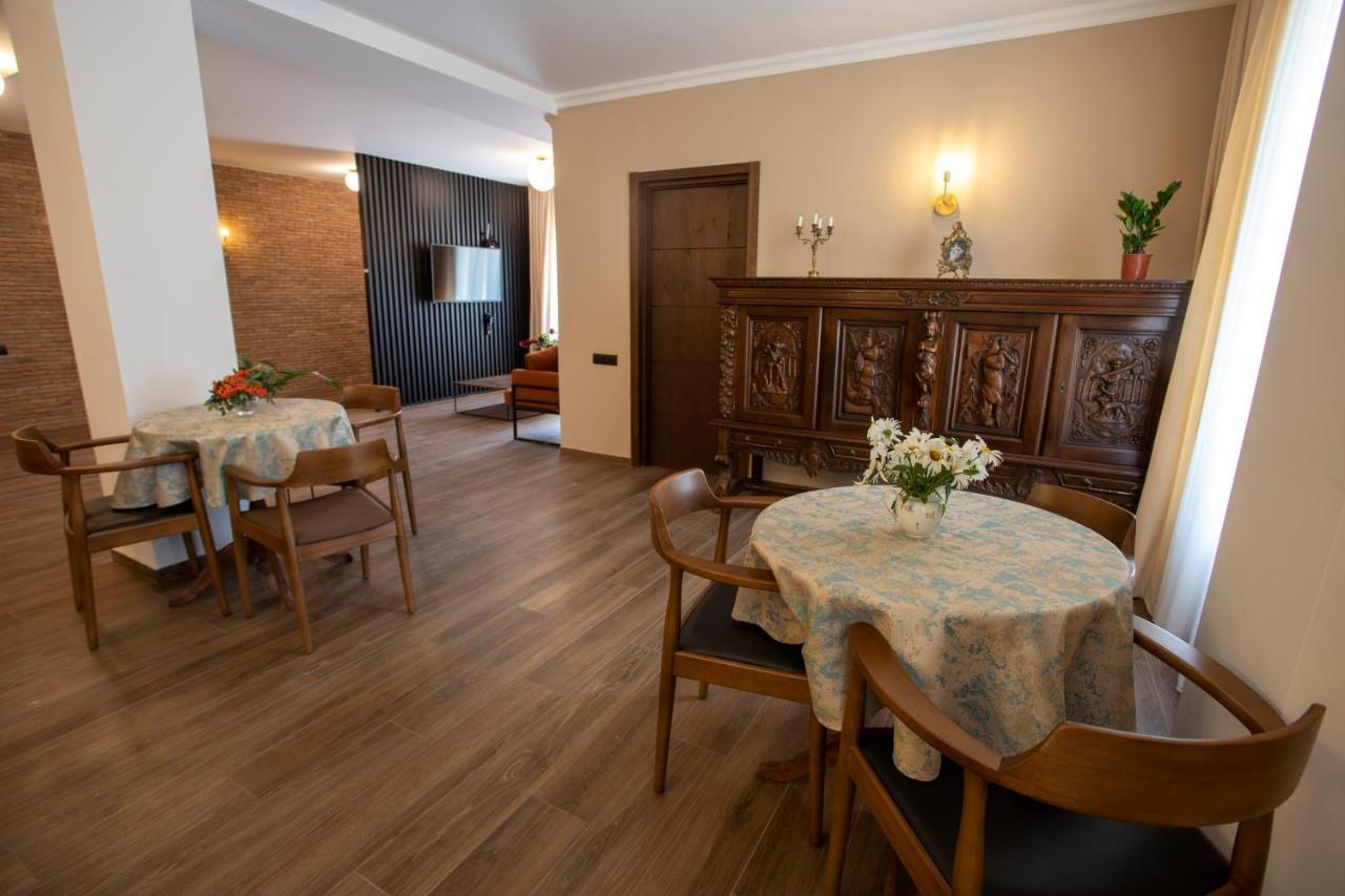 Hotel INSIDE Kazbegi Buitenkant foto